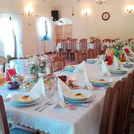 Zbojna Debra Bed & Breakfast Golejow